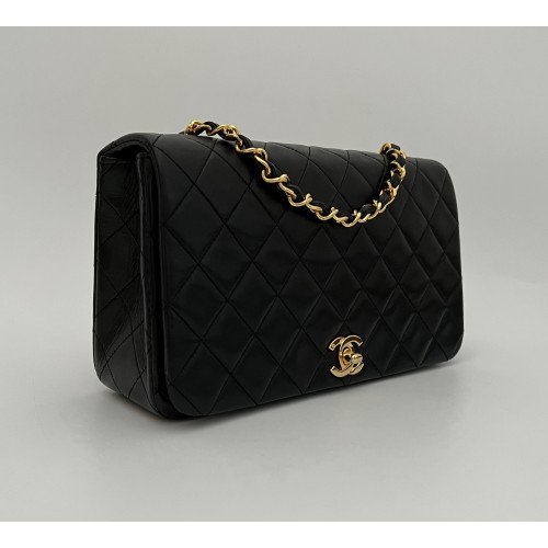 Chanel flap bag vintage...