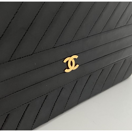 Chanel lines black leather vintage ref. 7684